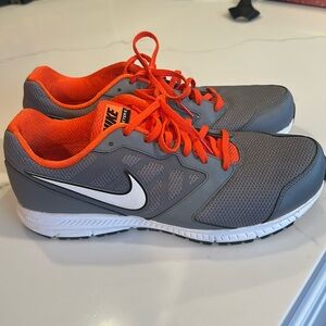 Men’s Nike Downshifter Sneakers (Size 11)